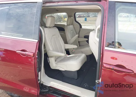 2021 Chrysler Voyager Lxi z USA, uszkodzony, nr VIN 2C4RC1DG3MR542376